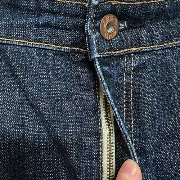 GAP 1969 size 10 Average Dark Wash Cut-off/ Cuffed High-rise 6”-8” Denim Shorts - Picture 4 of 12